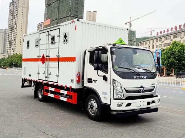 福田奧鈴5噸易燃氣體廂式運輸車